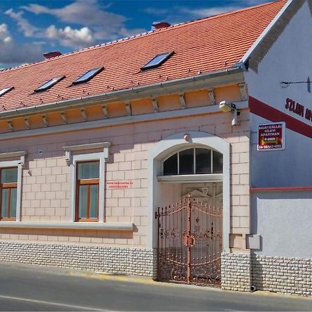 Szlavi Apartman Baja Extérieur photo