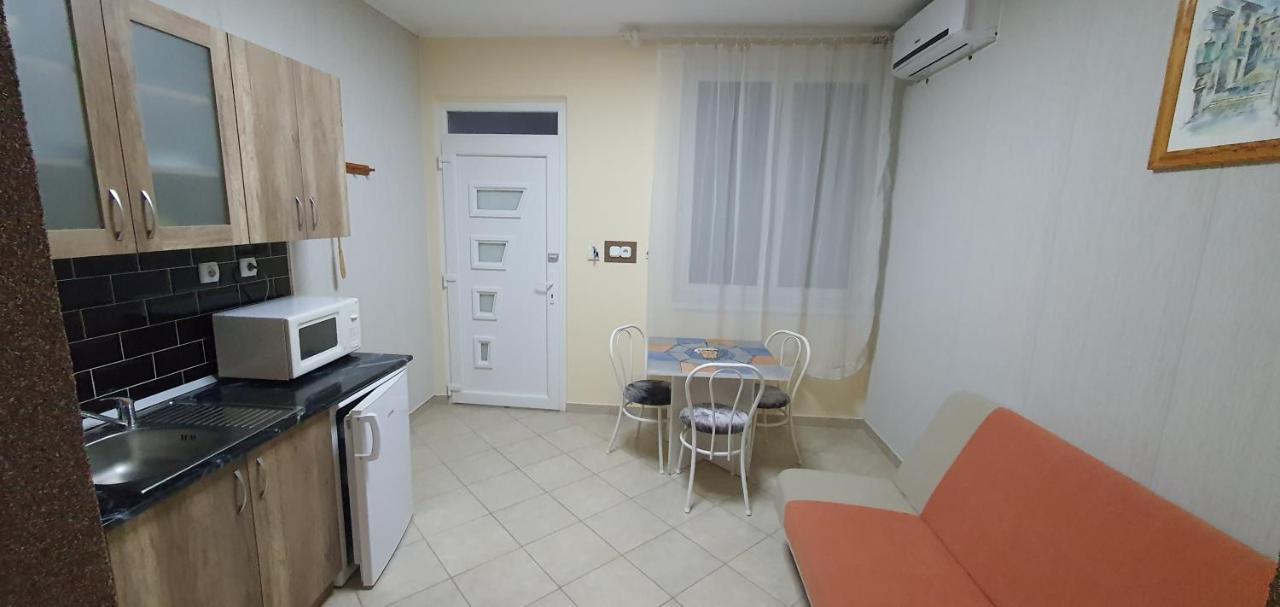 Szlavi Apartman Baja Extérieur photo